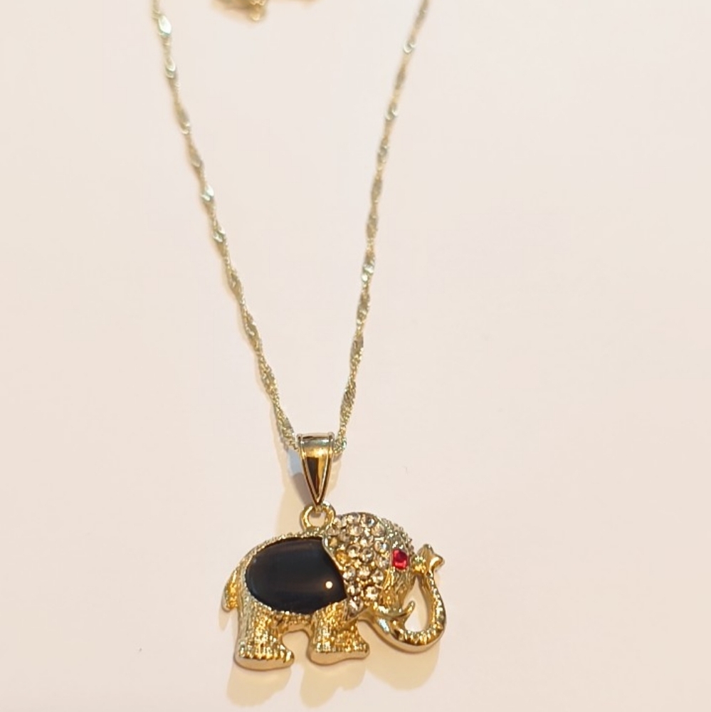 Cadena Con Dije En Oro Laminado